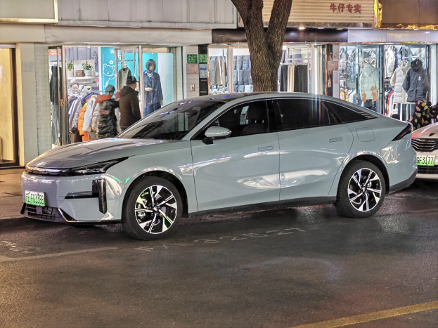 Deutsche Autohersteller drängen auf die Strombuchse auf der IAA