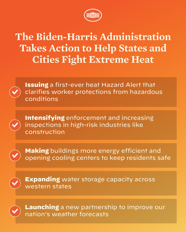 Plakat mit fettem schwarzem Text auf einem weißen Hintergrund, der "Die Biden-Harris-Verwaltung ergreift Maßnahmen, um den Staaten und Städten beim Kampf gegen extreme Hitze zu helfen" lautet, eingerahmt von einem gelben Rand und versehen mit einem roten und weißen Schild mit einem Blitzsymbol.