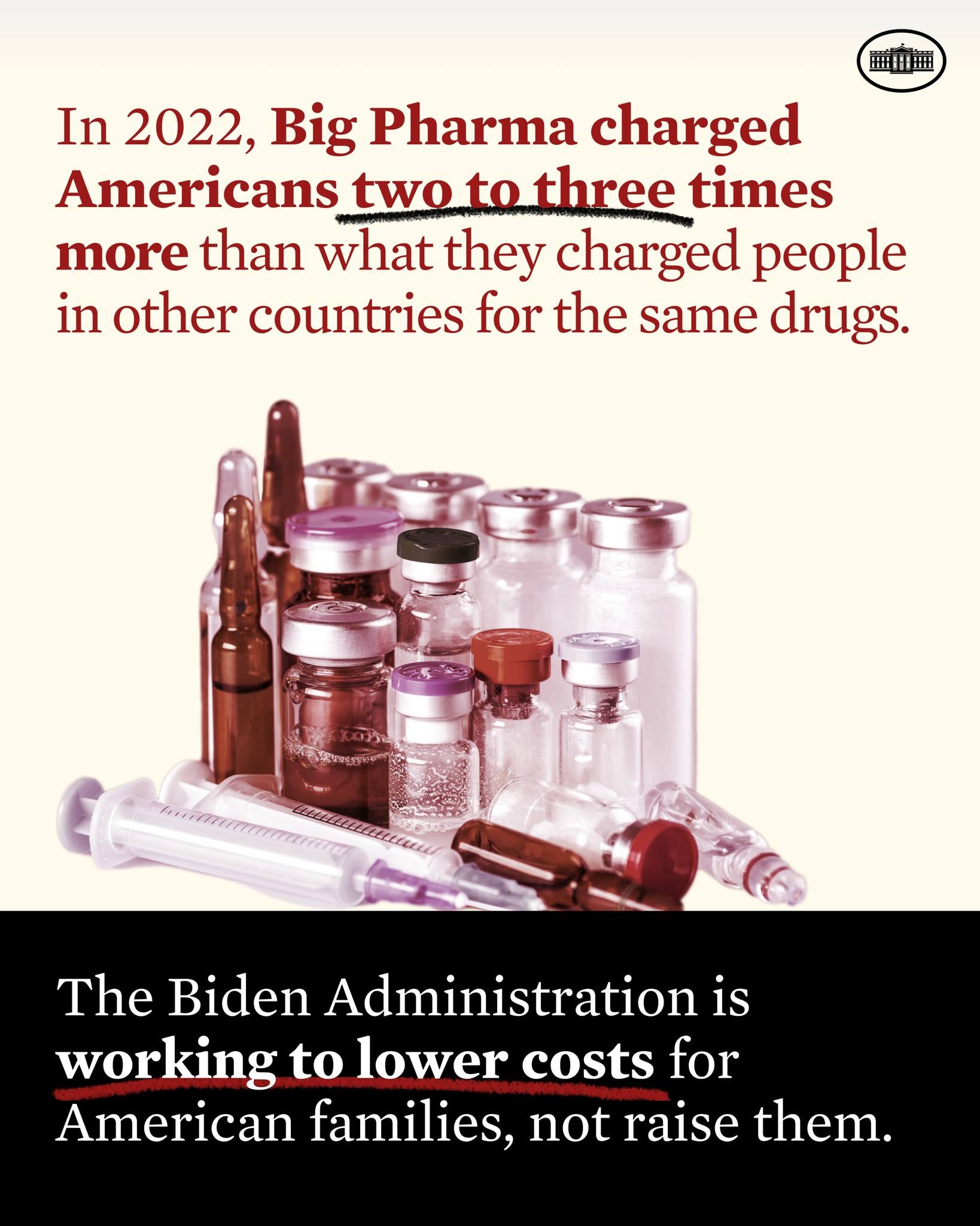 Plakat mit Text, der besagt, dass Big Pharma im Jahr 2022 Amerikaner zwei bis drei Mal mehr für dieselben Medikamente berechnet hat, zusammen mit Bildern von Medikamentenflaschen und einer Spritze.