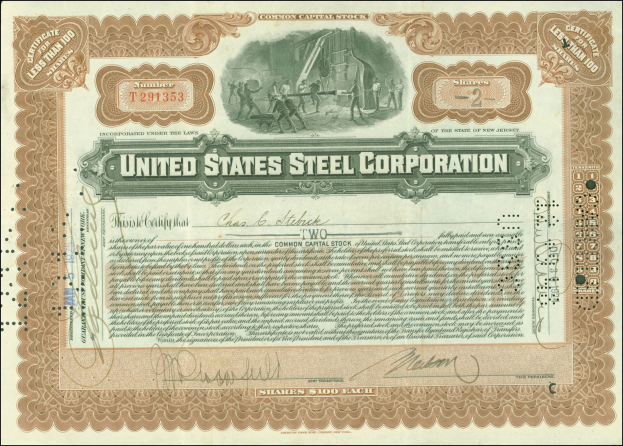 Rahmung eines Aktienzertifikats der United States Steel Corporation mit goldenem Siegel, Text "United States Steel Corp.", einem zentralen Porträt eines Mannes im Anzug und einem hellblauen Hintergrund.