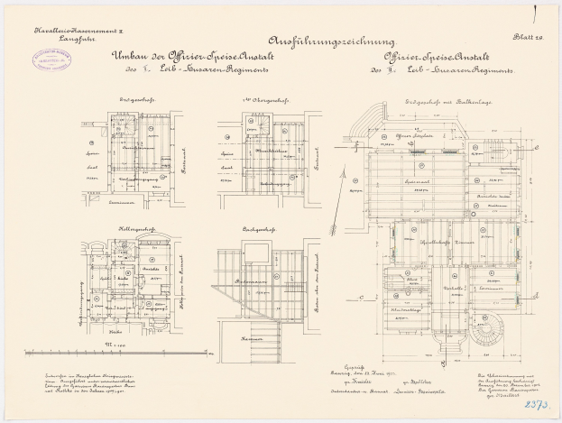 Schwarz-weißer architektonischer Grundriss des ehemaligen Deutschen Kanzleramts, zeigt detaillierte Layout mit beschrifteten Räumen und strukturellen Elementen.