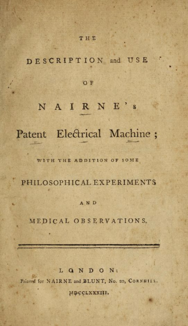Altes Buch mit dem Titel "Die Beschreibung und Anwendung der Nairneschen elektrischen Maschine mit einigen philosophischen Experimenten und medizinischen Beobachtungen" aufgeschlagen