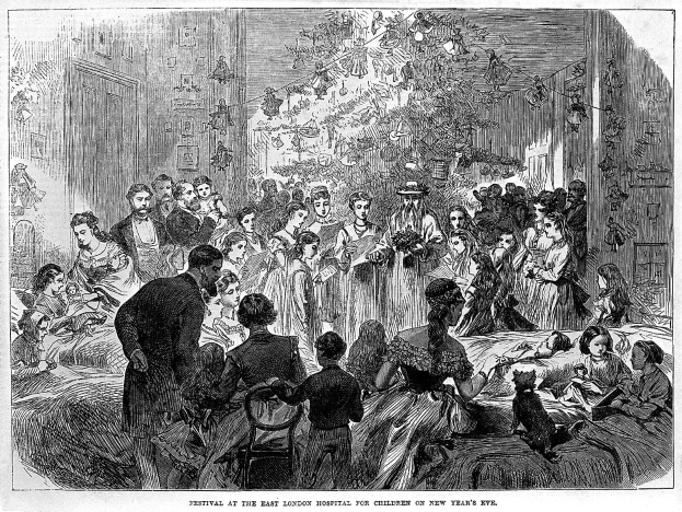 Schwarz-weiß-Zeichnung einer vollen Menschenmenge in einem Raum, betitelt "Fest am Ostlondoner Kinderkrankenhaus am Silvesterabend"